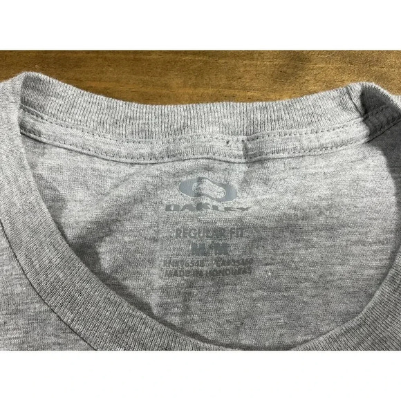 Oakley Graphic Men's Size Medium Short Sleeve Regular Fit Gray T-Shirt - Picture 3 of 7
